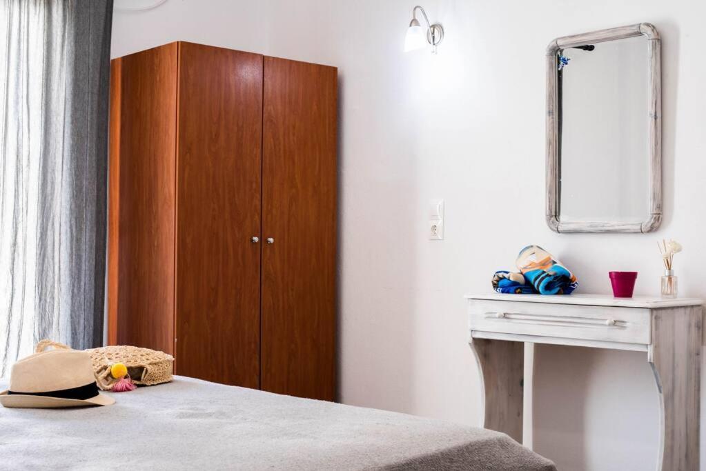 White Wave Studio 1 , 3Min Walk From Kamari Beach 외부 사진