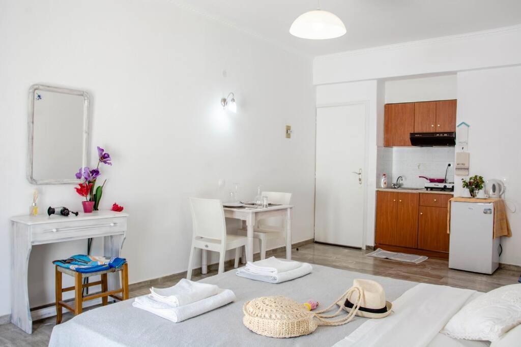 White Wave Studio 1 , 3Min Walk From Kamari Beach 외부 사진